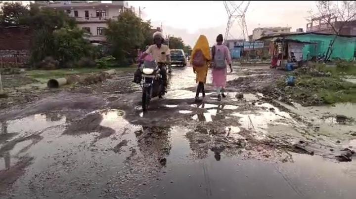 यह तश्वीर कानपुर के पनकी क्षेत्र की है 