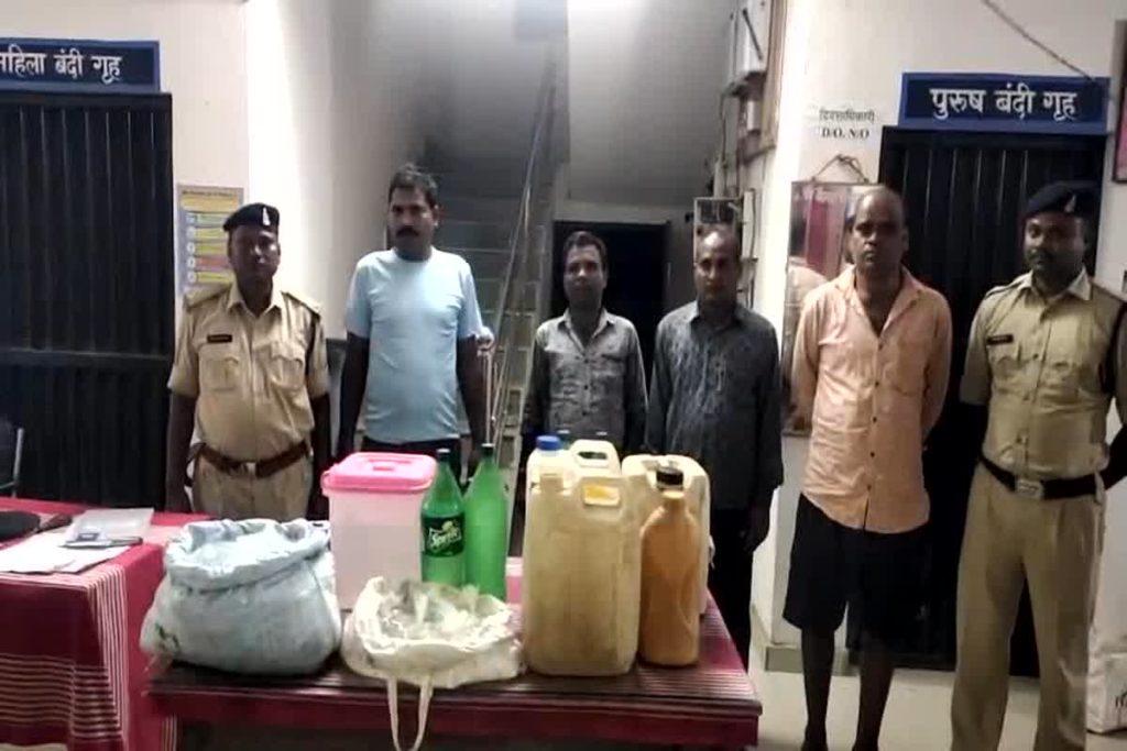 7 accused arrested with 200 liters of liquor