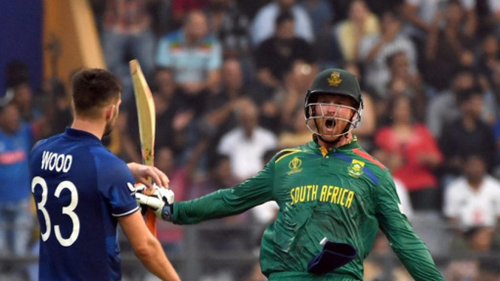 South Africa team came to bat first after losing the toss