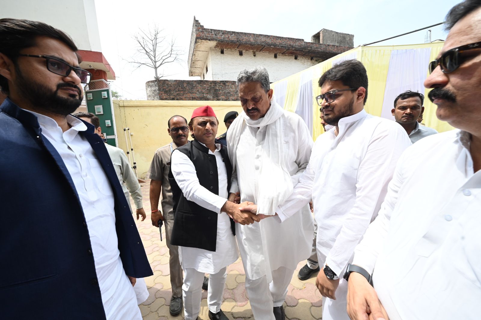 akhilesh yadav with afzal ansari