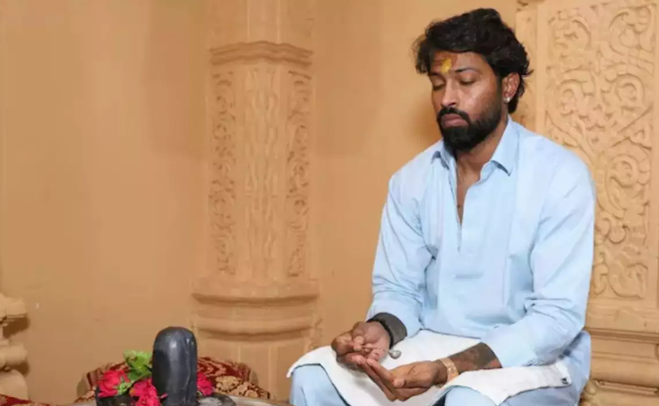 hardik pandya in temple