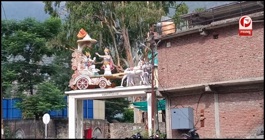 मंदिरों में उमड़ी भक्तों की भारी भीड़