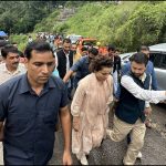 Himachal Pradesh के बाढ़ प्रभावित क्षेत्रों का Kangana Ranaut ने किया दौरा