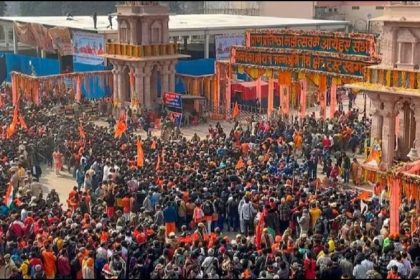 Ayodhya रामलला मंदिर में दिल खोलकर दान कर रहे श्रद्धालु