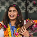 Paris Olympics 2024 में भारत को पहला पदक दिलाने वाली Manu Bhaker का दिल्ली एयरपोर्ट पर भव्य स्वागत