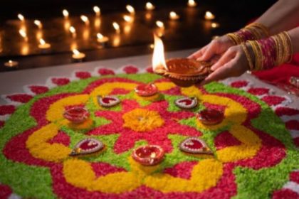 दिवाली पर आप भी घर पर रंगोली (Rangoli) बनाते हैं