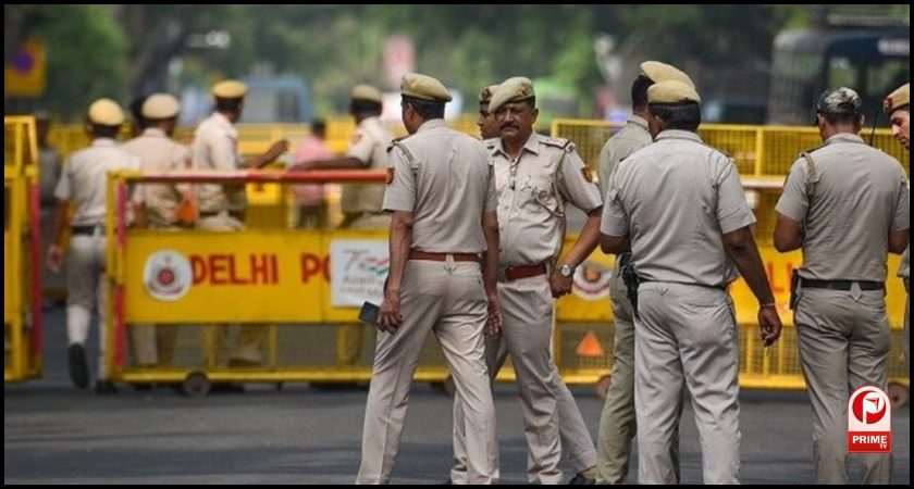 धमाके के बाद जांच में जुटी पुलिस