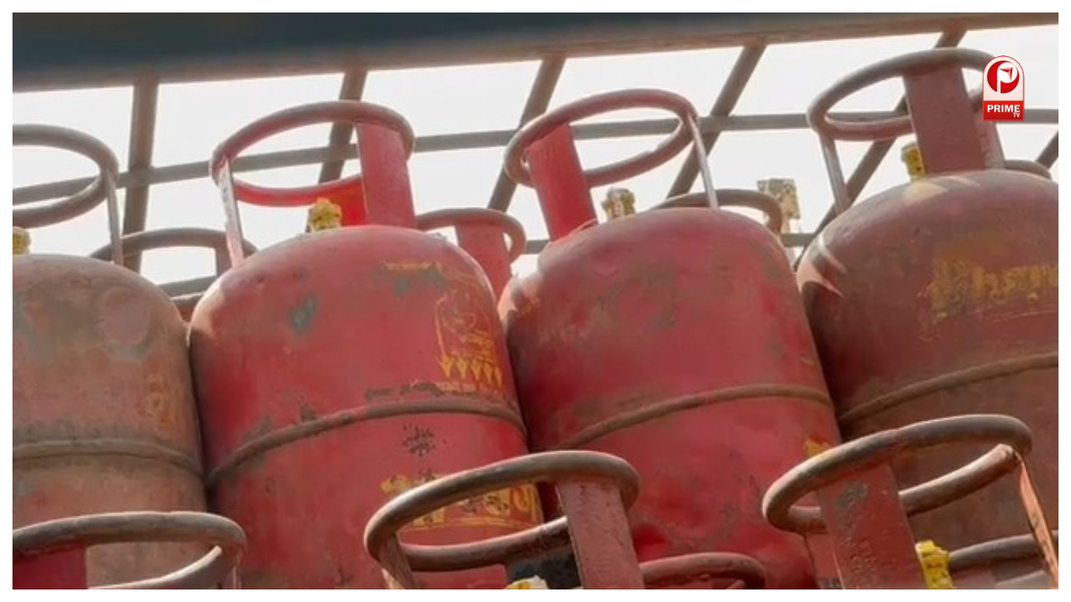 LPG सिलेंडर की लाइन में खड़े बुजुर्ग की मौत