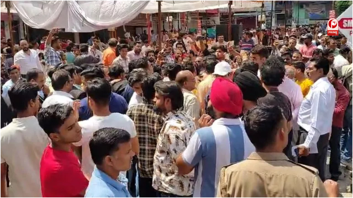 व्यापारियों ने सीलिंग के विरोध में किया जोरदार प्रदर्शन