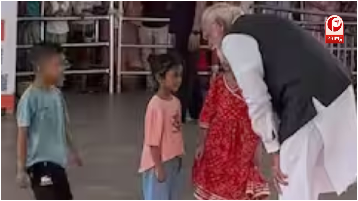 क्या पीएम मोदी जूते पहनकर मंदिर में गए?