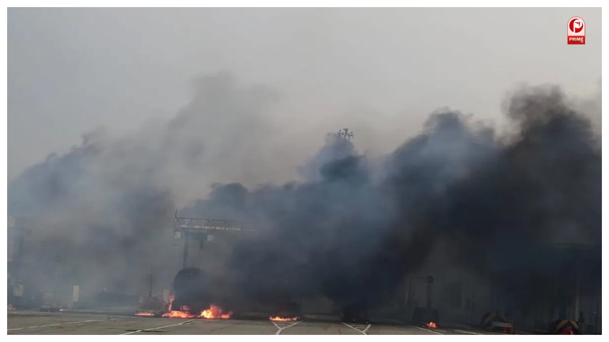 Kaushambi toll plaza accident