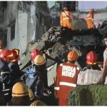 चार मंजिला इमारत गिरने से मचा हड़कंप