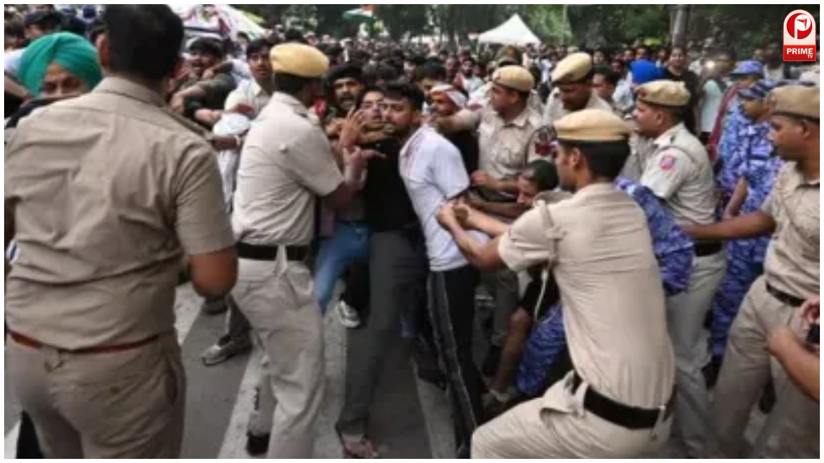 बैरिकेडिंग तोड़ आगे बढ़े CJP कार्यकर्ता