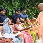 गुरु पूर्णिमा पर जनता के बीच पहुंचे CM योगी