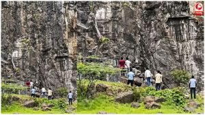 मां की गुहार के बावजूद नहीं रुका युवक