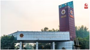 कथित यौन उत्पीड़न की खबर के बाद शुरू हुआ प्रदर्शन