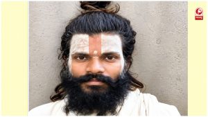 आश्रम के पीछे बनी सोसाइटी में रहते थे दीपक