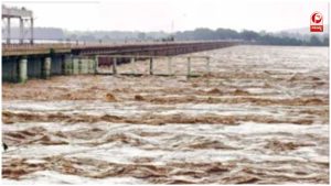 निचले इलाकों में रहने वालों को सतर्क रहने की सलाह