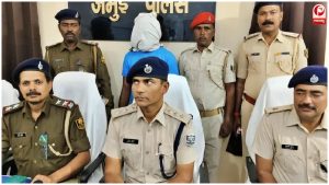 पुलिस के मुताबिक भागने की कोशिश के दौरान चली गोली