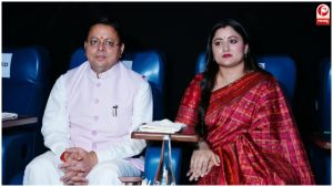 देहरादून में ‘हनुमान अंश’ देखने पहुंचे धामी