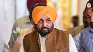 पेरिस दौरे और केंद्र की अनुमति को लेकर उठे सवाल