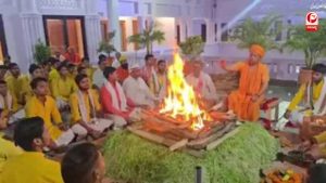 सीएम योगी आदित्यनाथ ने विधि-विधान से किया महानिशा पूजन और हवन