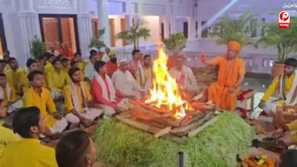 सीएम योगी आदित्यनाथ ने विधि-विधान से किया महानिशा पूजन और हवन