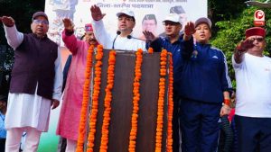 देहरादून में प्रतिमा पर पुष्पांजलि अर्पित कर दी श्रद्धांजलि