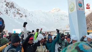 मुख्यमंत्री धामी का पारंपरिक अंदाज में स्वागत
