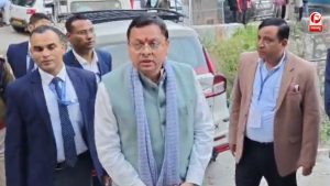 मूल्यगांव में मजदूरों से मिले मुख्यमंत्री
