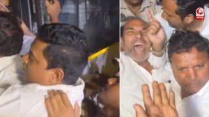 सुबह साढ़े चार बजे दिल्ली पुलिस की कार्रवाई